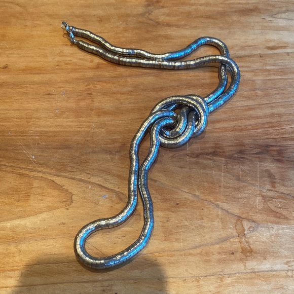 Beautiful long pliable necklace - Picture 4 of 8